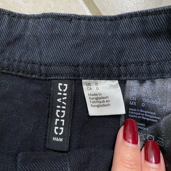 H&M | Button Up Skirt - Picture 2 of 2